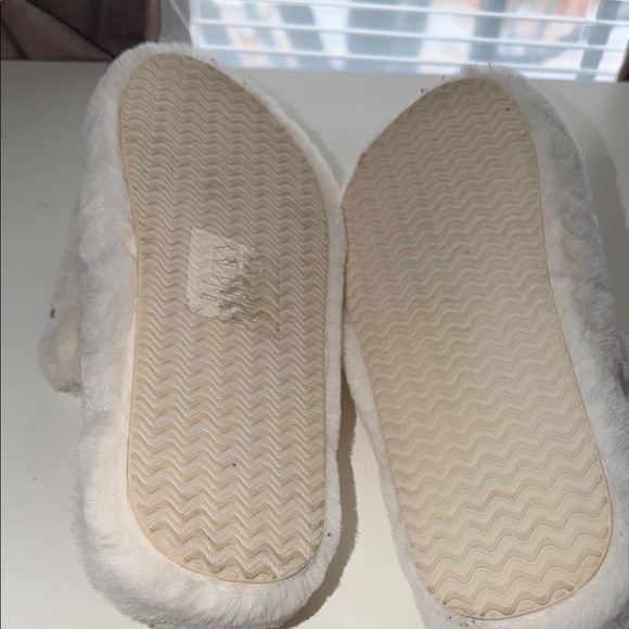 Primark Cream Fuzzy Slippers with Pearl Accents - Picture 4 of 4